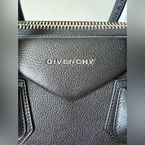 Givenchy Antigona medium textured-leather tote - Picture 13 of 13